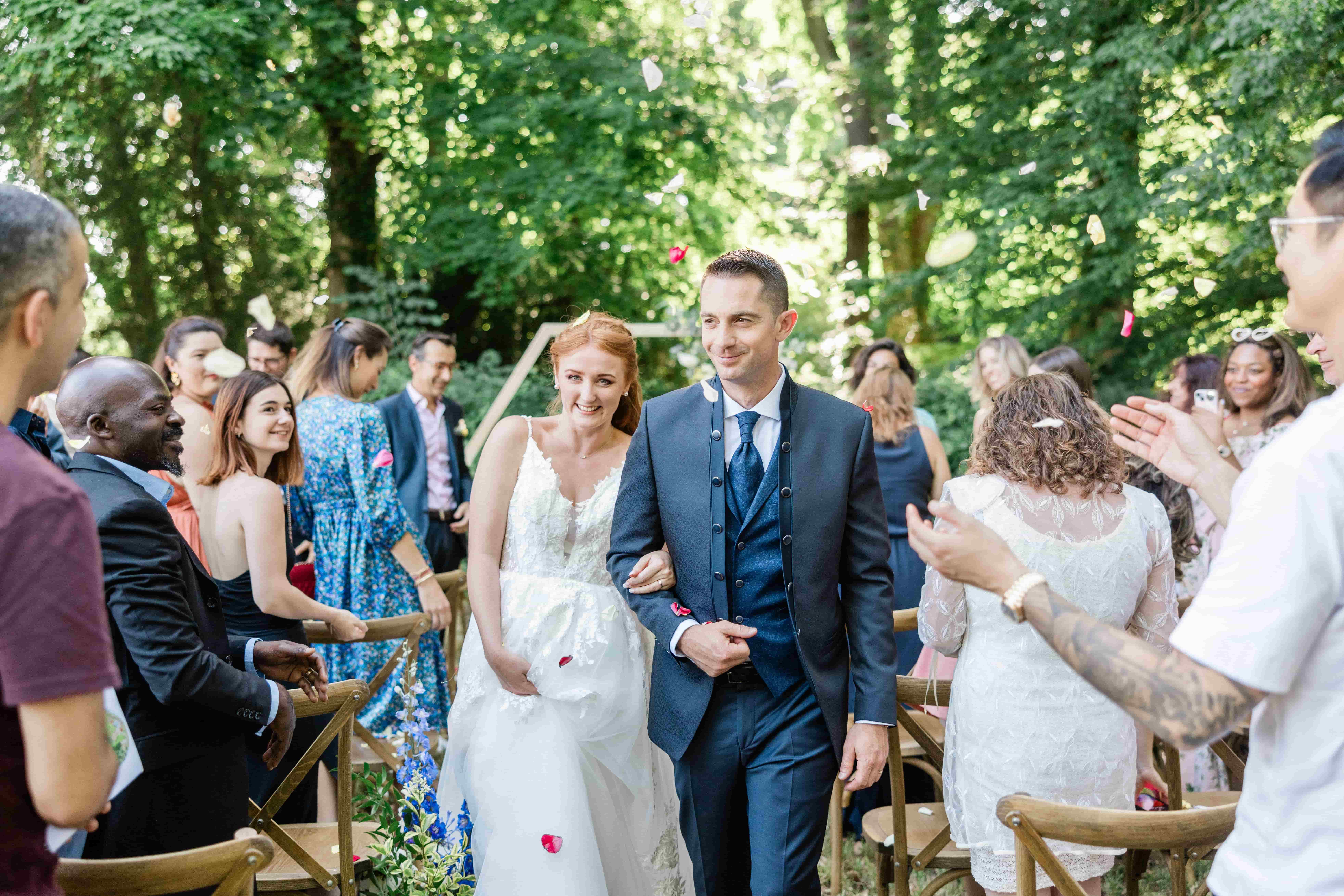 Outdoor wedding ceremony at the Château du Domaine du Grand Morin.
