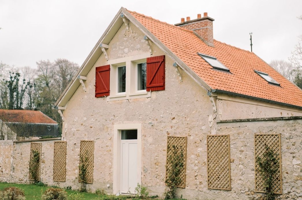 Deux lits simples dans une chambre twin au Domaine du Grand Morin. 
