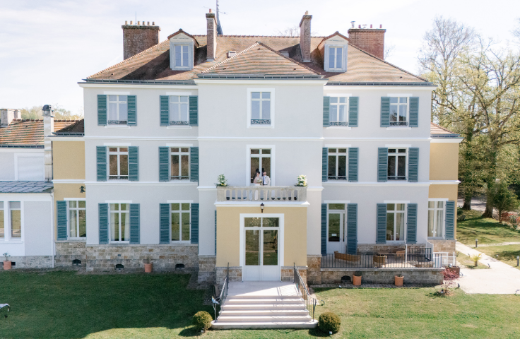 Façade du Domaine du Grand Morin, château français du XIXe siècle en Seine-et-Marne.