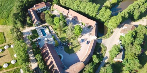 Cocktail terrasse au Domaine de Vaujoly