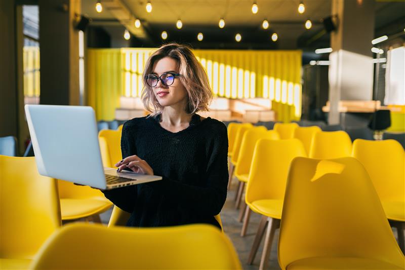 (DE) - Mitarbeiter (m/w/d) im Bereich Marketing und Social Media