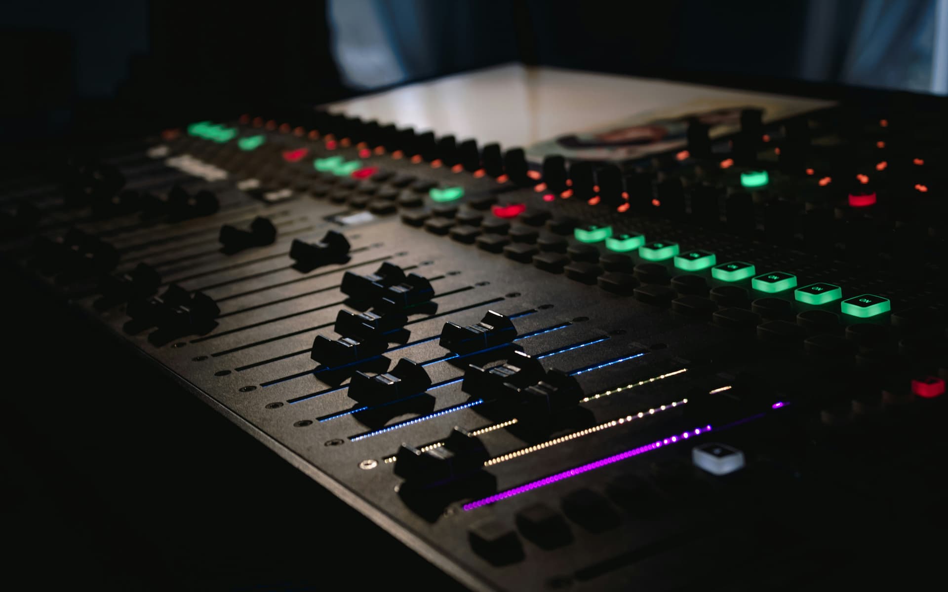 How to Achieve Studio‑Quality Podcast Sound: Practical Tips from Audio Engineers