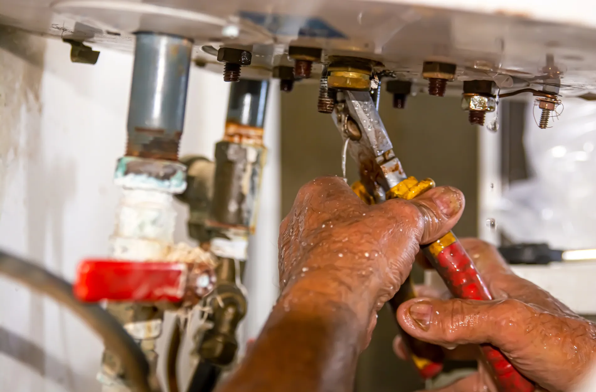 What to Do When Your Water Heater Starts Leaking