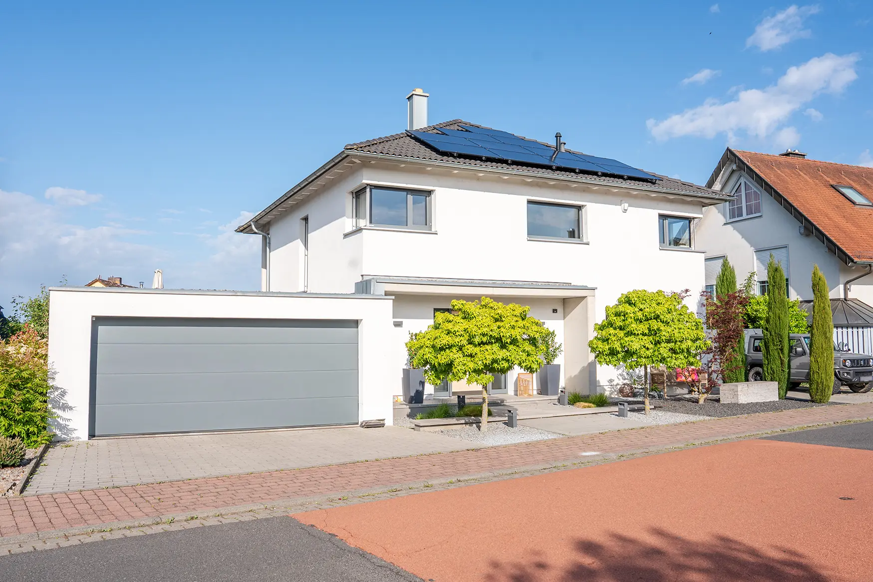 Frankenhaus von vorne mit Garage