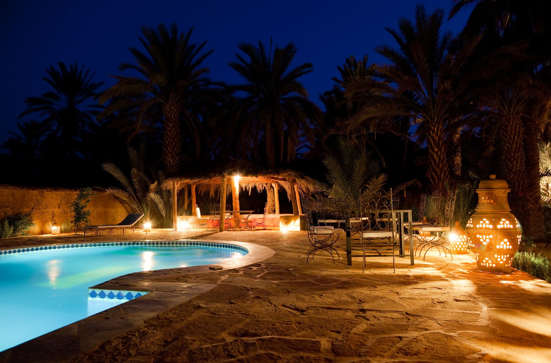 What Color Pool Lighting Creates the Best Nighttime Swimming Experience