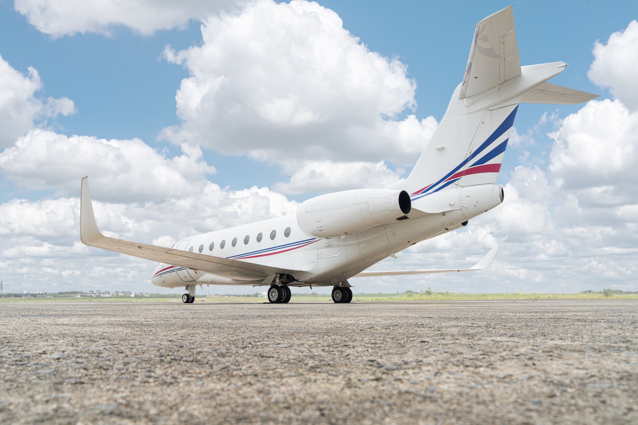 2019 Gulfstream G280 SN 2186 exterior, right rear three-quarter view