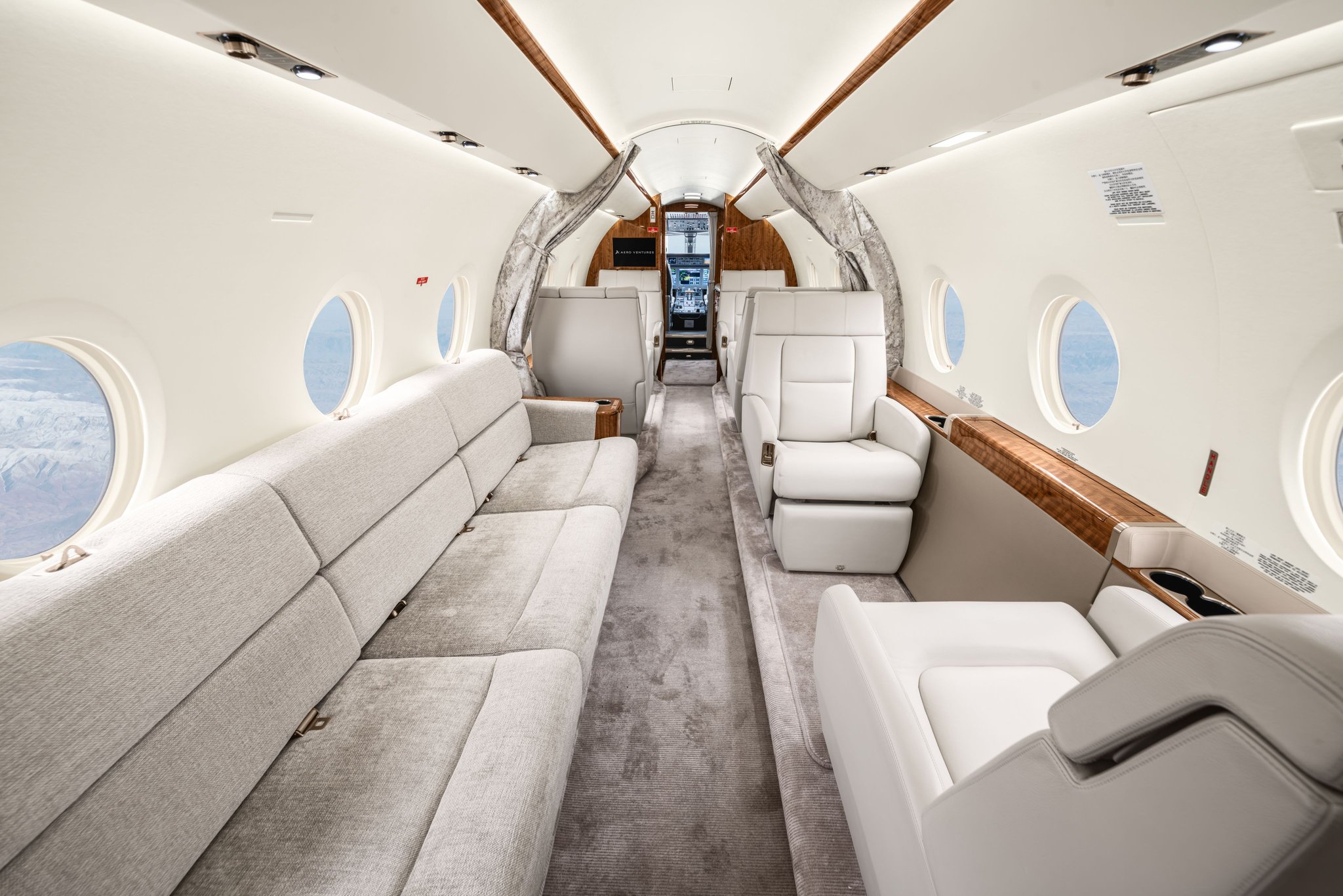 2019 Gulfstream G280 SN 2186 cabin, divan looking forward