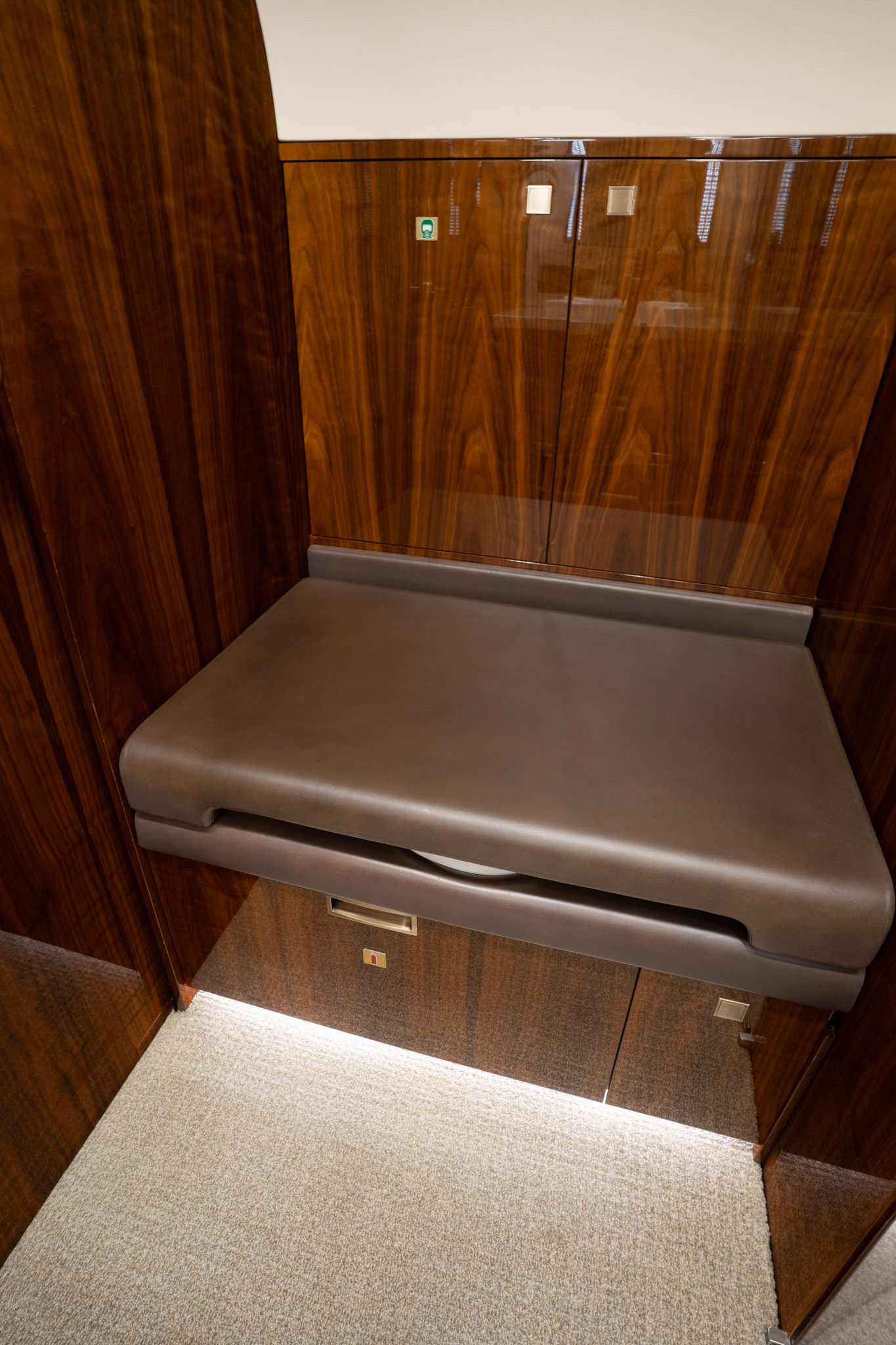 2015 Gulfstream G650ER SN 6098 lavatory seat