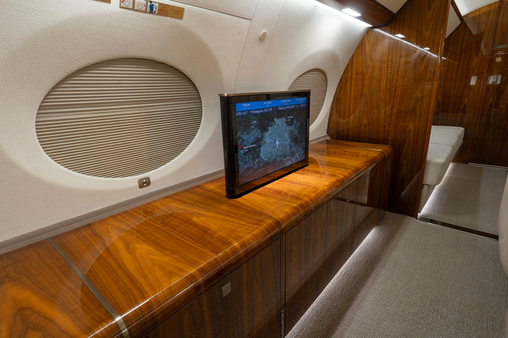 2015 Gulfstream G650ER SN 6098 credenza with monitor