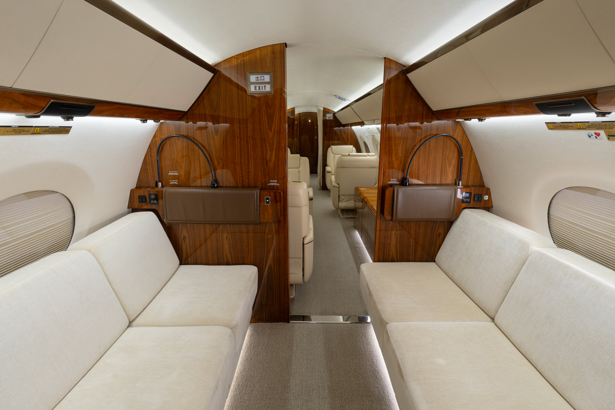 2015 Gulfstream G650ER SN 6098 aft divans looking forward