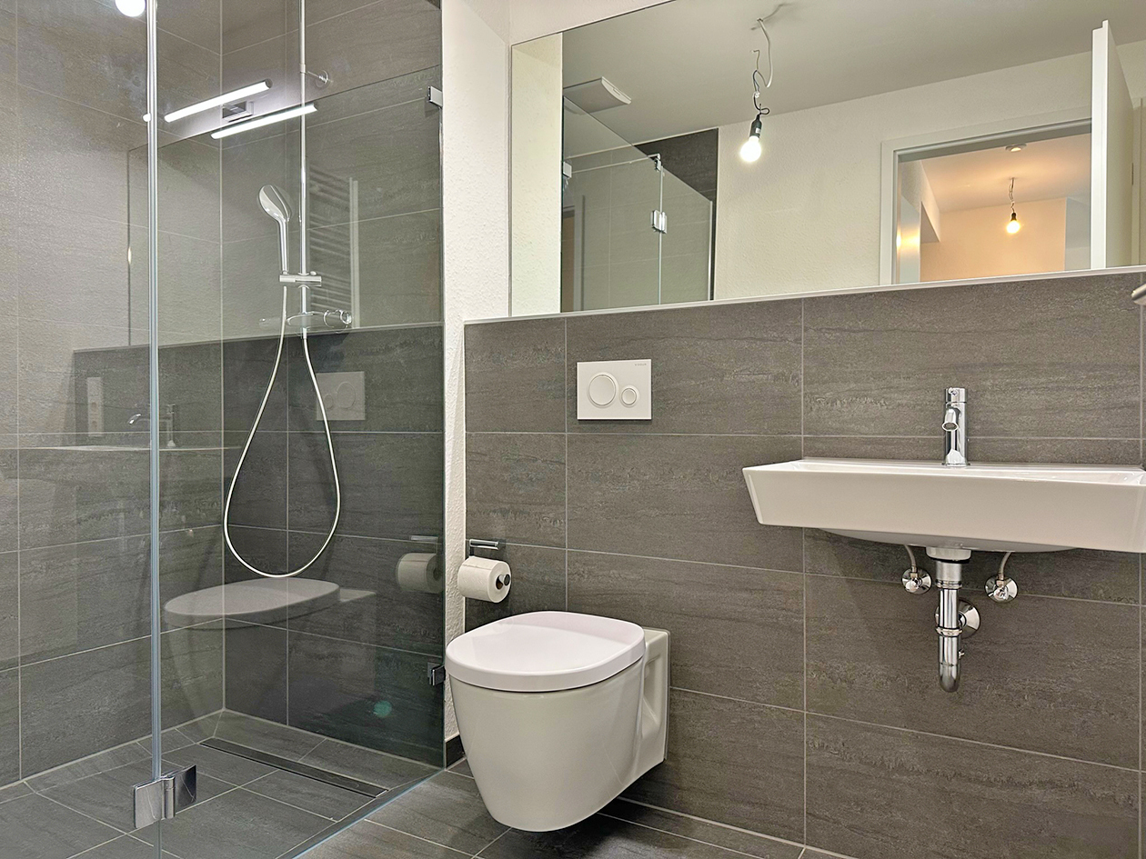 Bad mit "Walk-In"-Dusche
