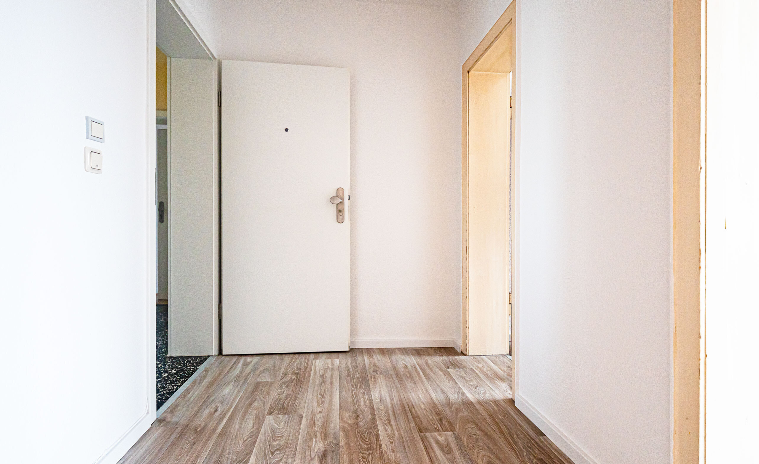 2. OG Mitte-Links - Flur