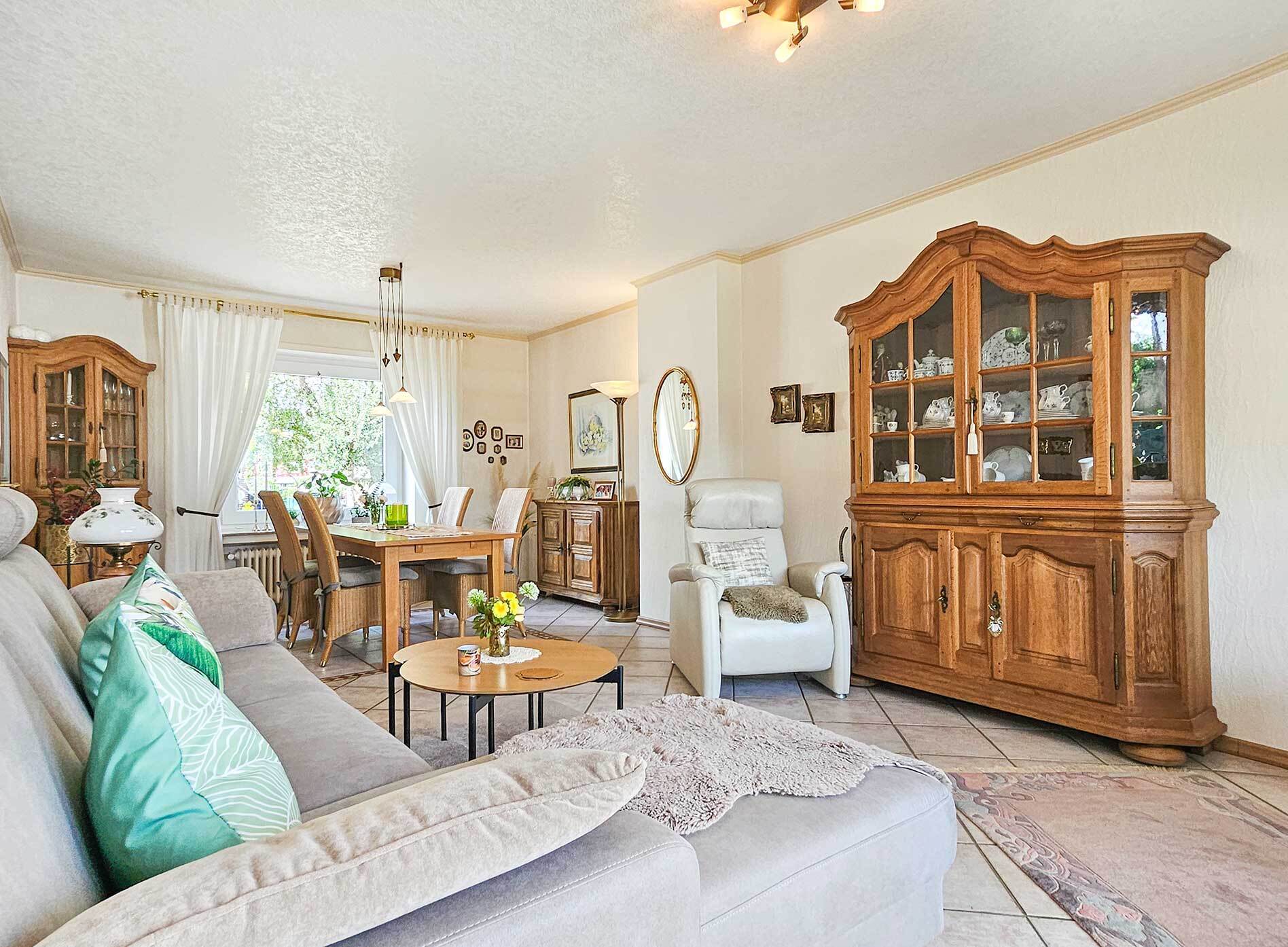 Wohnzimmer mit Essbereich| EG