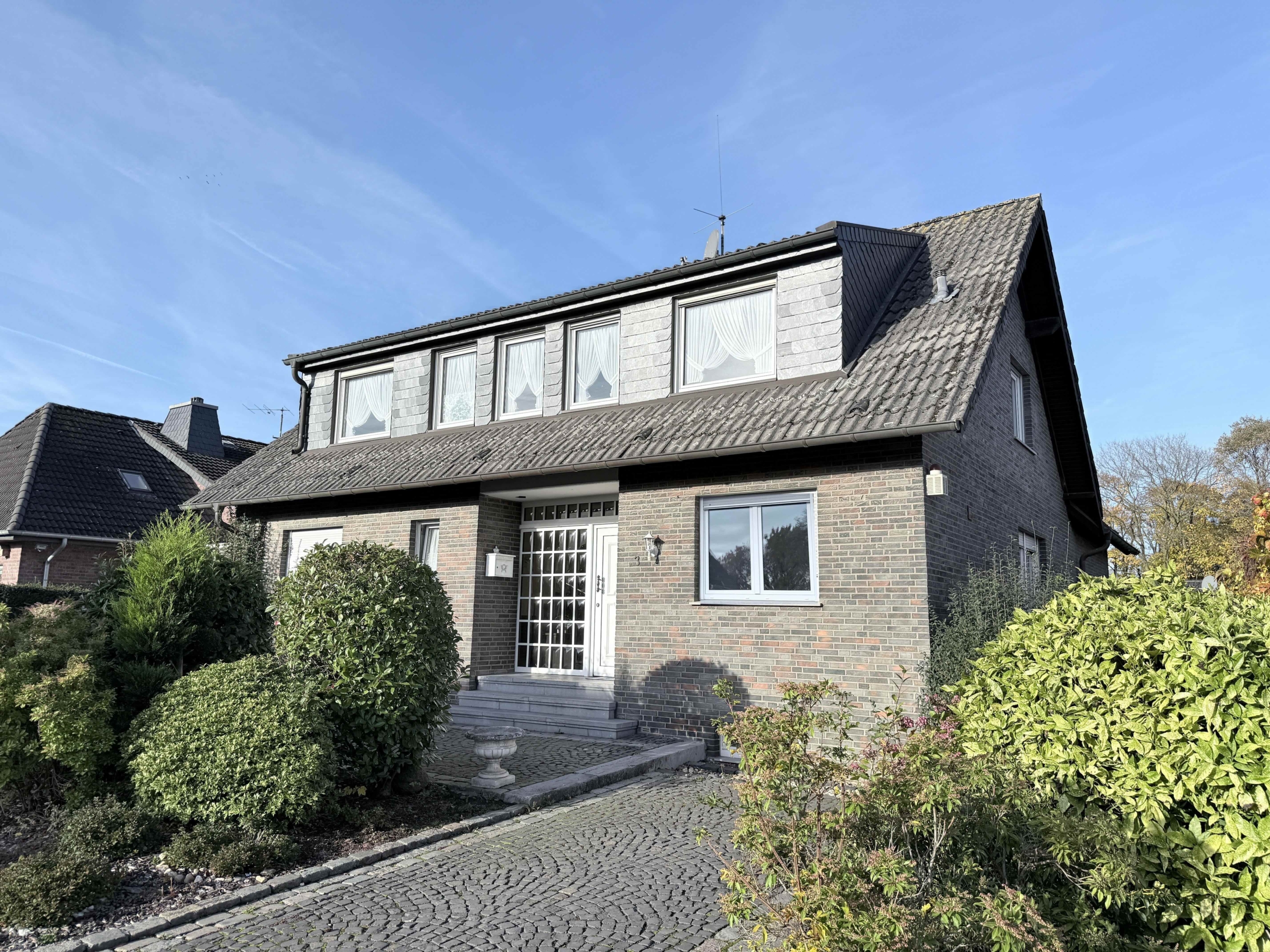 Baesweiler-Setterich | Freistehendes Einfamilienhaus mit viel Platz!