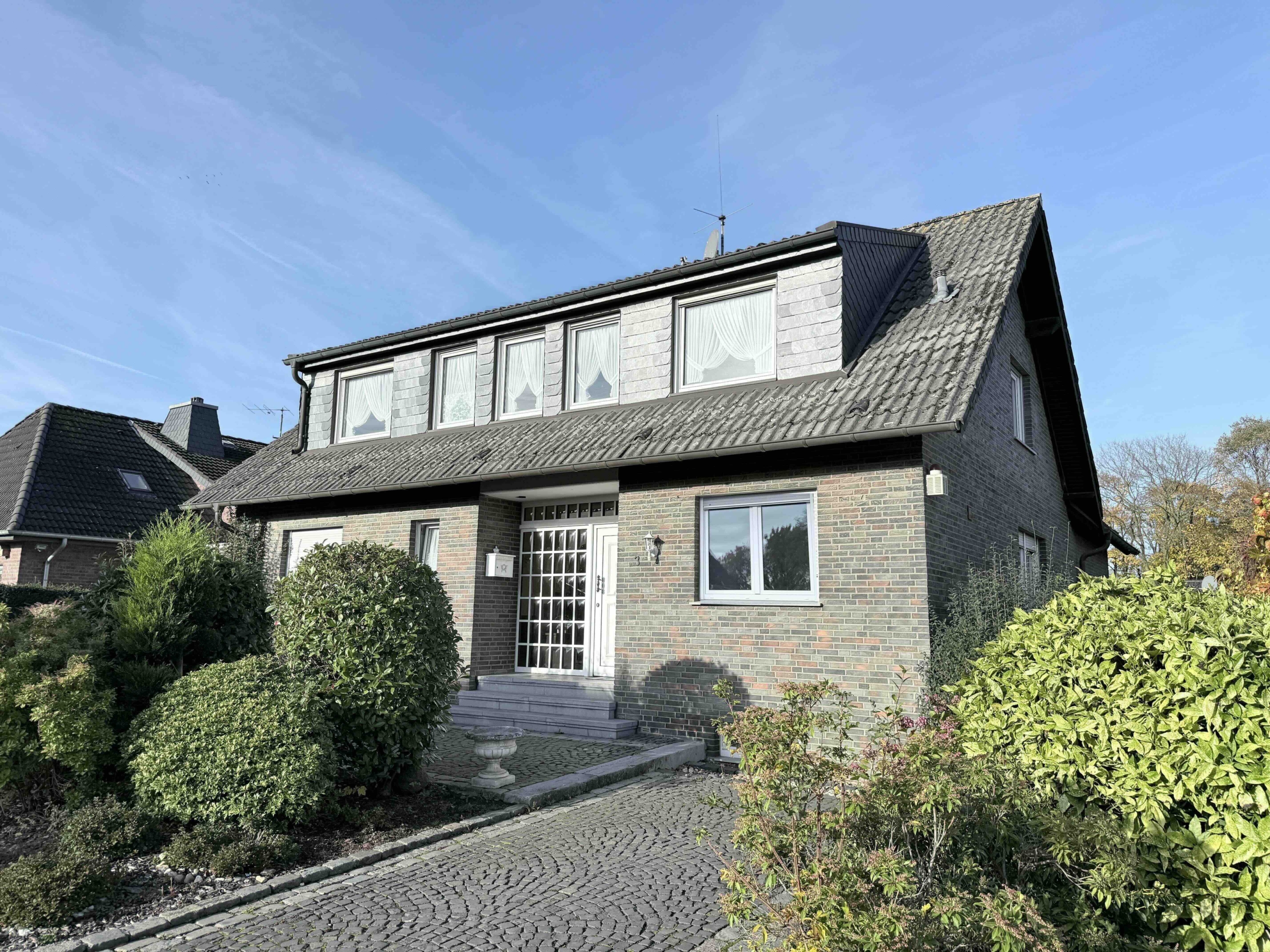 Baesweiler-Setterich | Freistehendes Einfamilienhaus mit viel Platz!