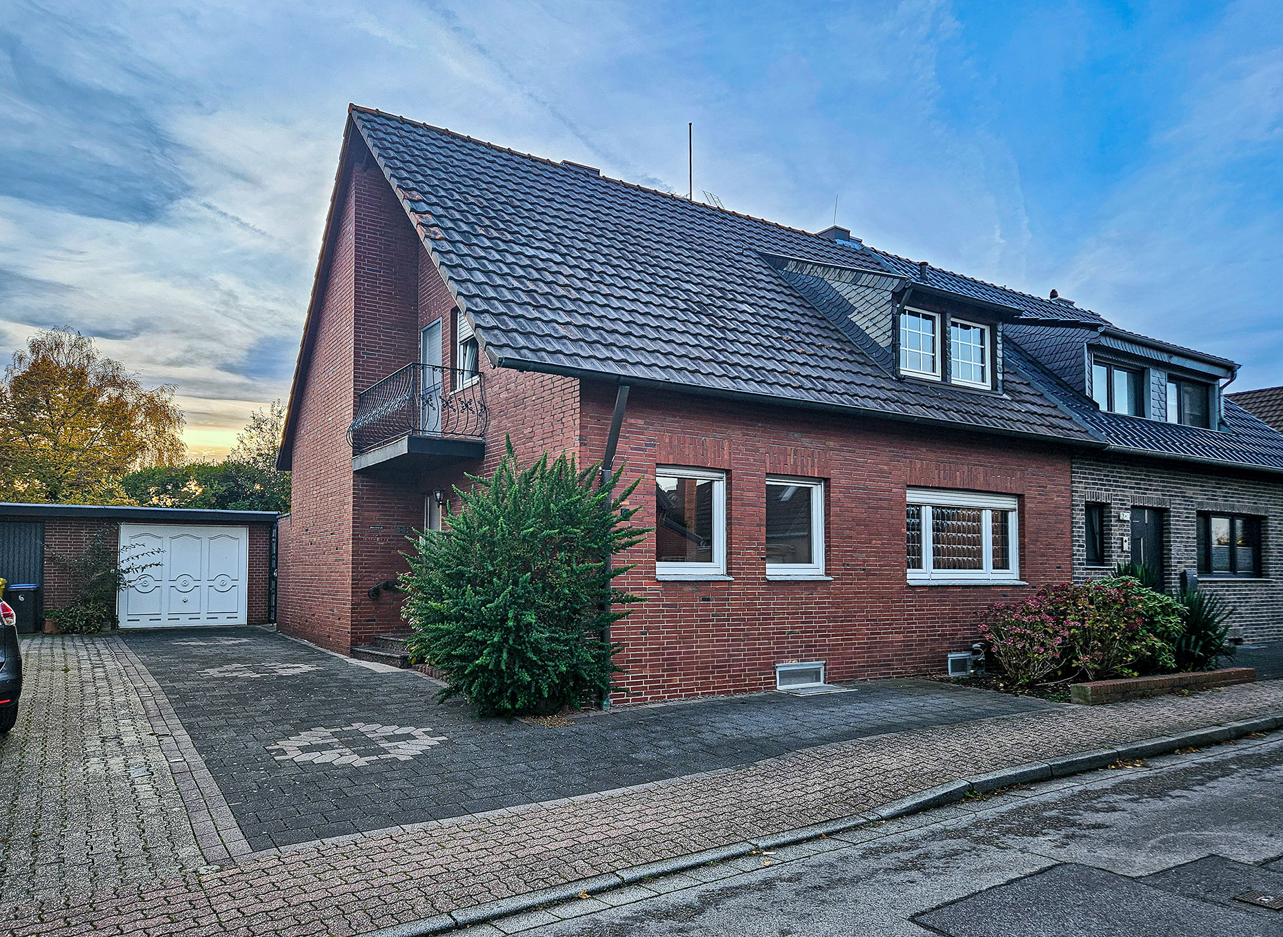 Einfamilienhaus mit Einliegerwohnung in Alsdorf-Begau zu verkaufen!