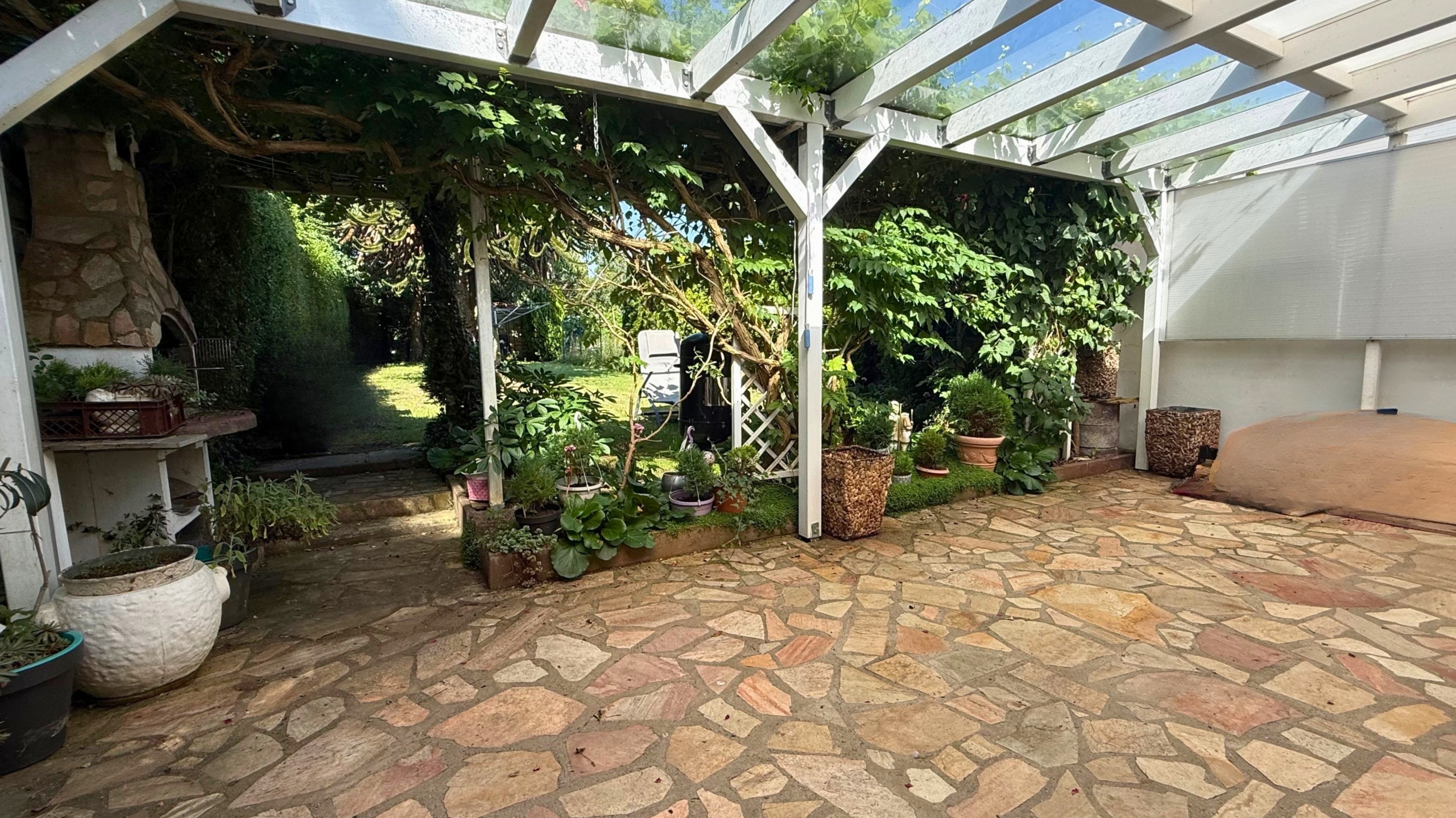 überdachte Terrasse