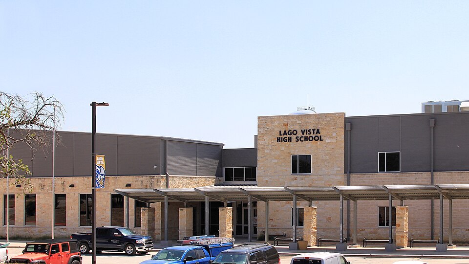 We do roofing in Lago Vista TX, providing an expert service and outstanding quality of work. If you've suffered from any hail or wind damage in the Lago Vista area recently, we're here to help. Looking for a licensed, reliable roofing company in Lago Vista?