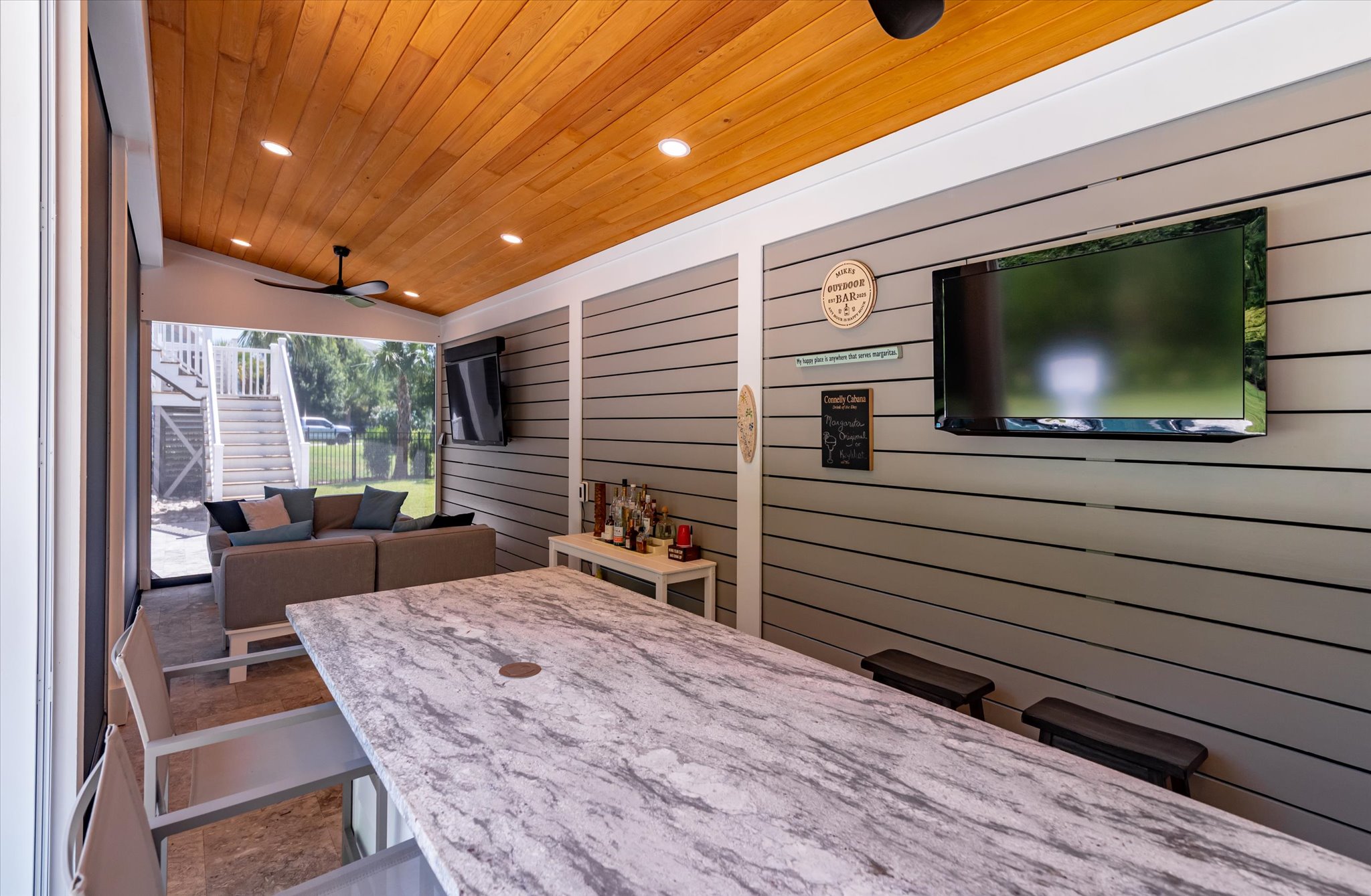 Custom cabana and bar area in Goose Creek, SC - BuiltByR3