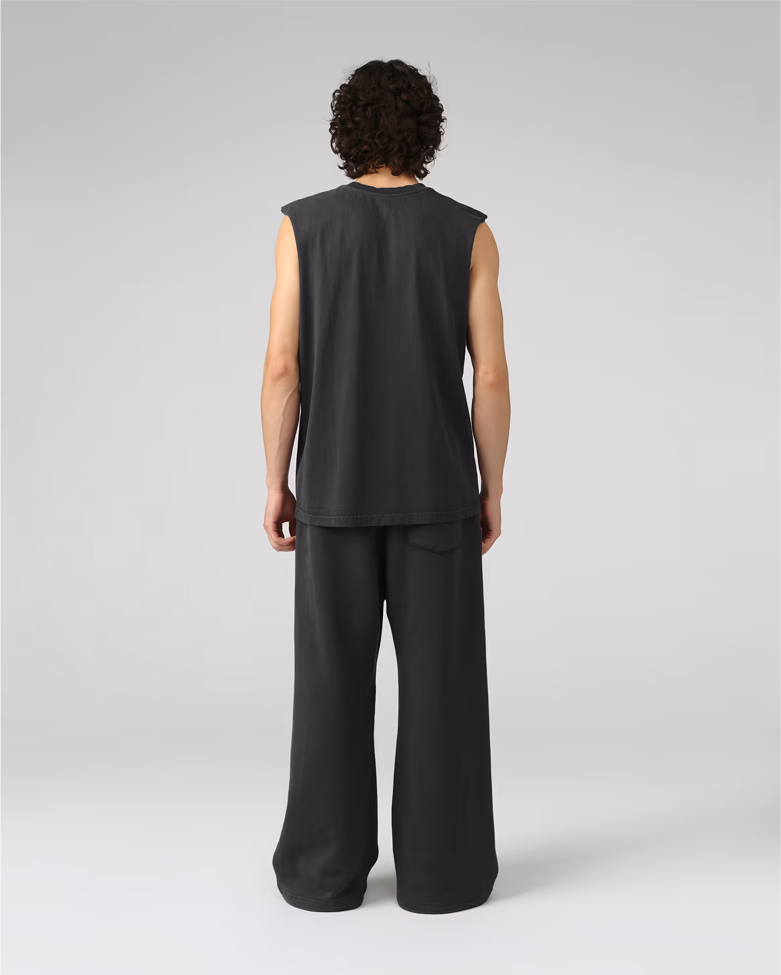 A sleeveless interpretation of our classic silhouette for a bold, versatile look. Created from our proprietary BioCircular™ Jersey fabric crafted from recycled and organic cotton for minimized impact.