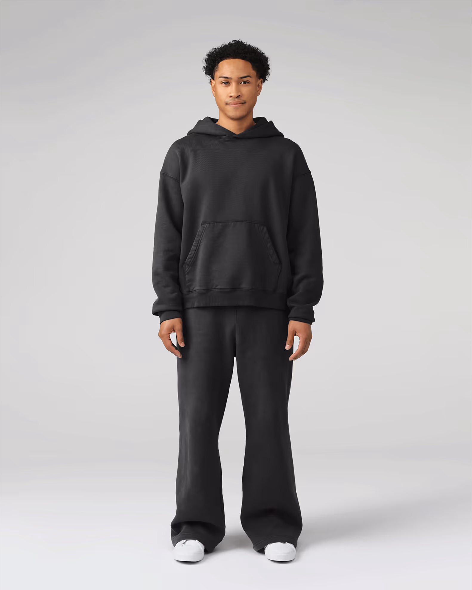 A contemporary cropped interpretation of our classic hoodie with wider proportions for street styling. Crafted from our heavyweight organic cotton brushed fleece with an enzyme finish for unrivaled softness