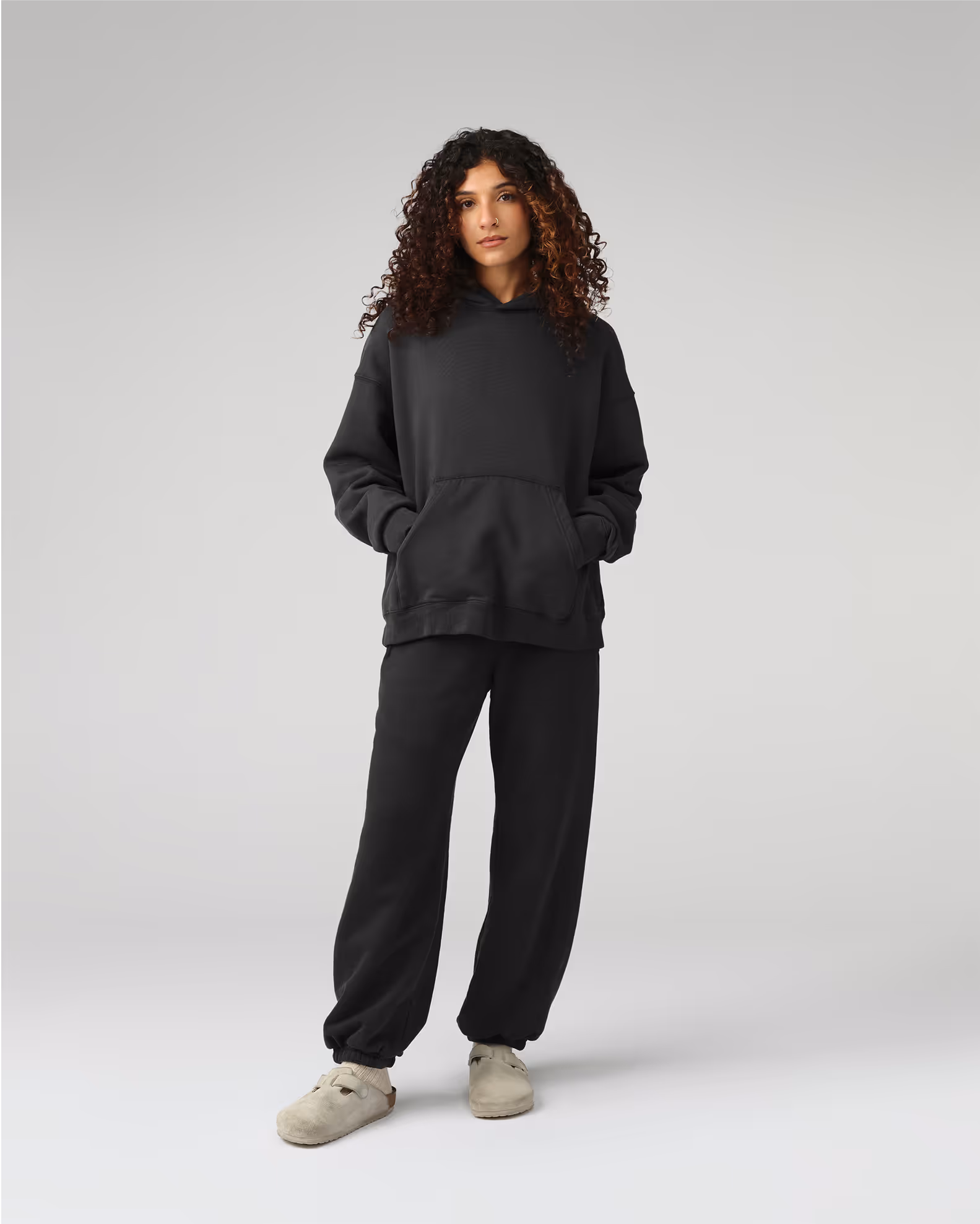 A contemporary cropped interpretation of our classic hoodie with wider proportions for street styling. Crafted from our heavyweight organic cotton brushed fleece with an enzyme finish for unrivaled softness