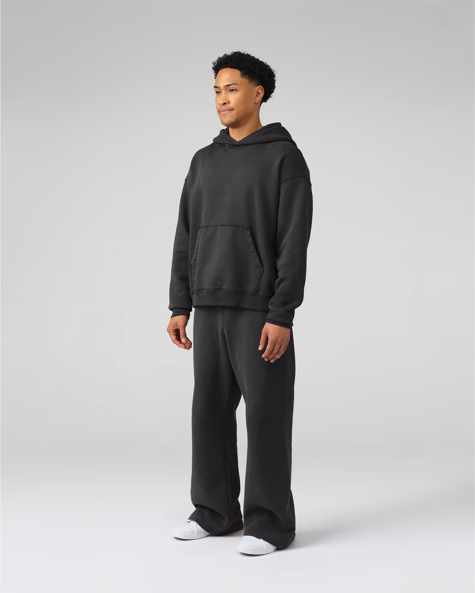A contemporary cropped interpretation of our classic hoodie with wider proportions for street styling. Crafted from our heavyweight organic cotton brushed fleece with an enzyme finish for unrivaled softness