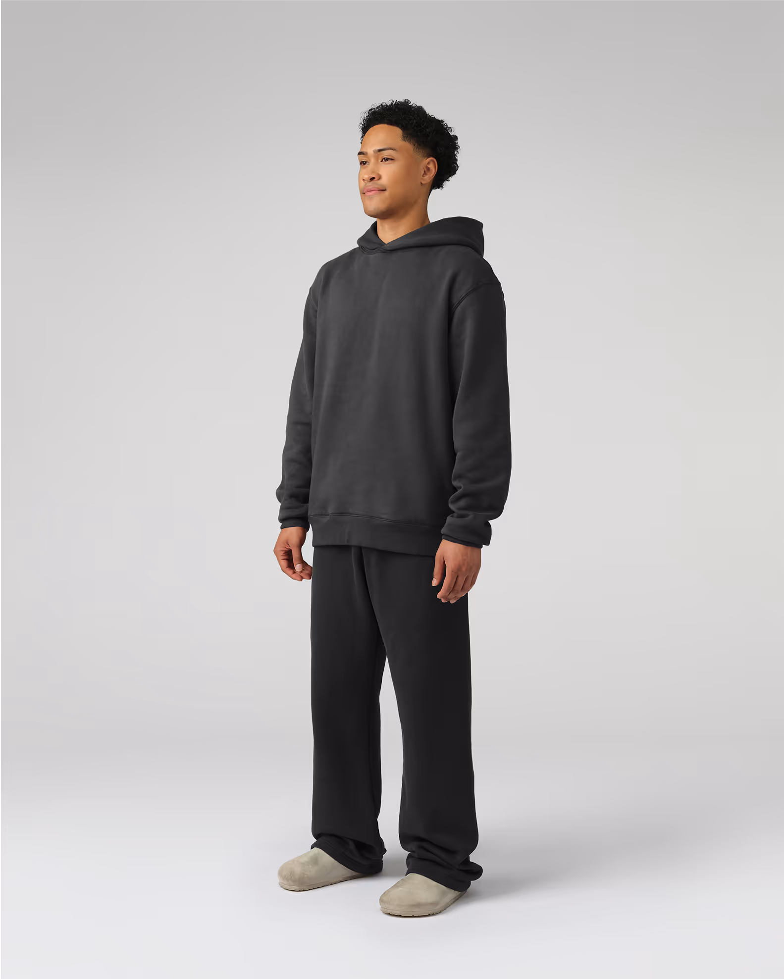 A reimagined classic hoodie elevated with thoughtful hidden side pockets for clean aesthetics. Crafted from our heavyweight organic cotton brushed fleece with an enzyme finish for unrivaled softness.