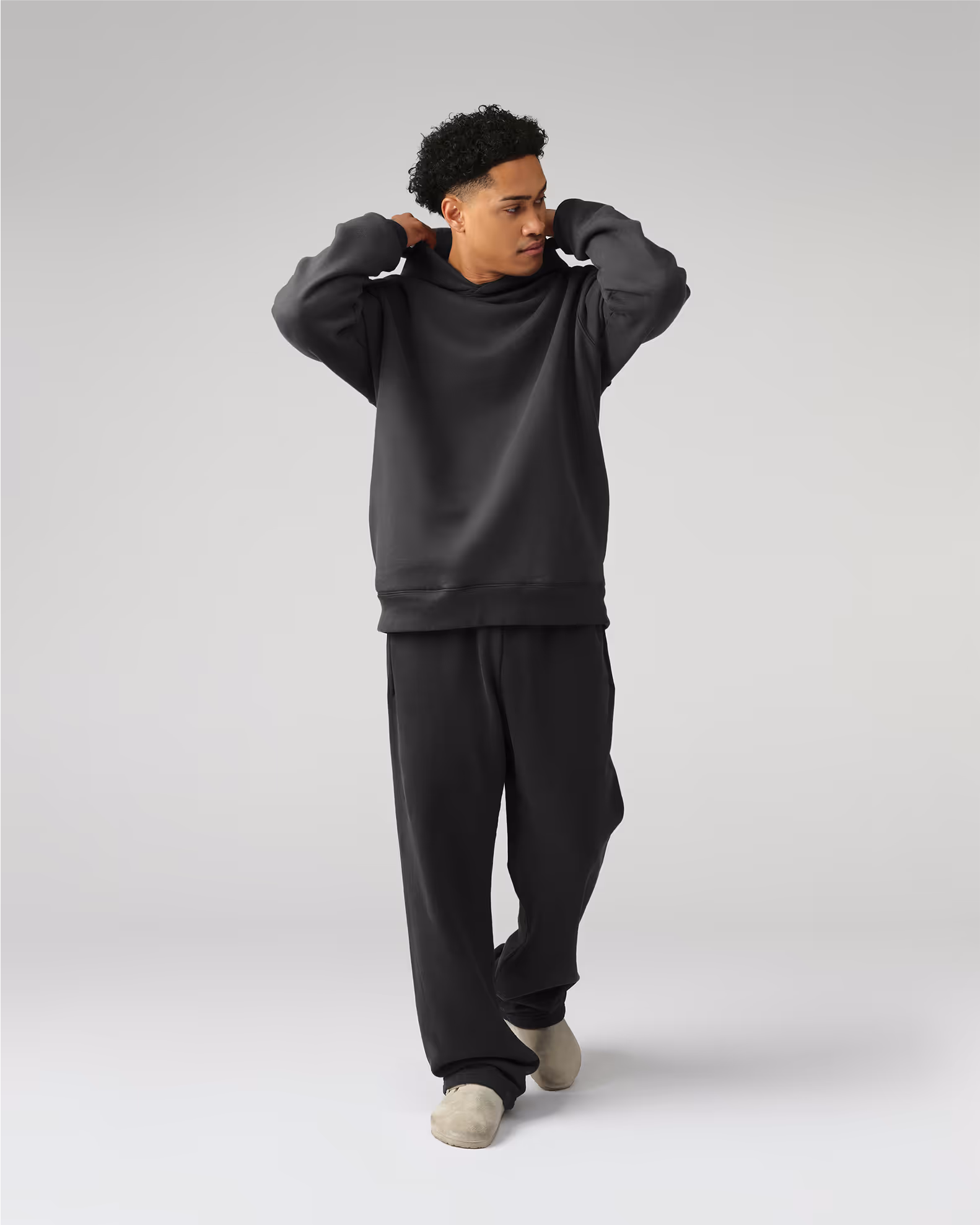 A reimagined classic hoodie elevated with thoughtful hidden side pockets for clean aesthetics. Crafted from our heavyweight organic cotton brushed fleece with an enzyme finish for unrivaled softness.