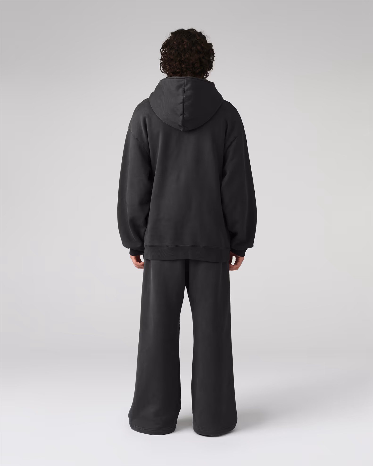 A technical evolution of the traditional hoodie featuring a distinctive anorak hood and hidden side pockets. Crafted from our heavyweight organic cotton brushed fleece with an enzyme finish for hand feel.