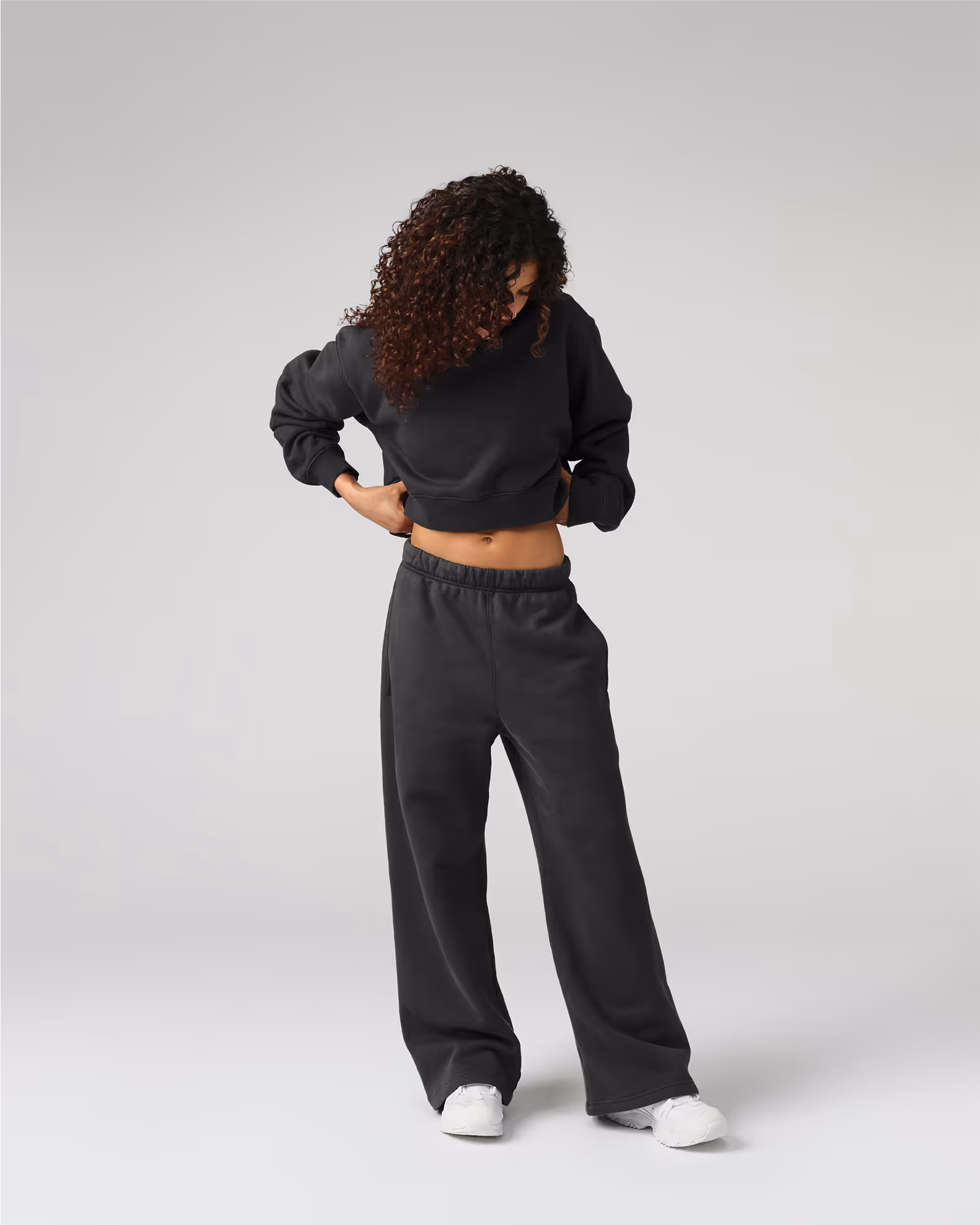 A modern interpretation of our classic crewneck with a modern cropped length for versatile styling. Crafted from our heavyweight organic cotton brushed fleece with an enzyme finish for unrivaled softness.