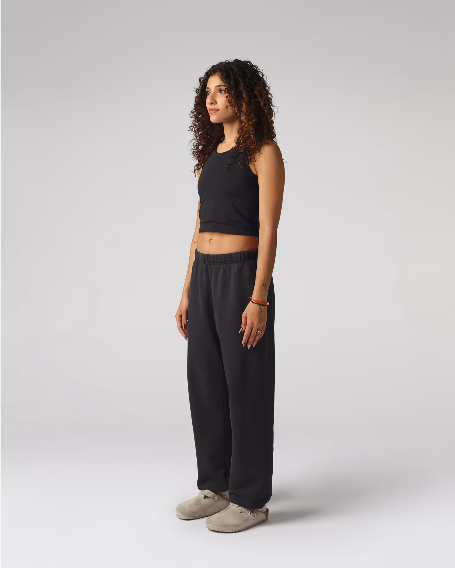 The quintessential jogger elevated through thoughtful proportions and natural rubber for the waistband and ankle cuffs. Crafted from our heavyweight organic cotton fleece with natural rubber replacements for the waistband and ankle cuffs.