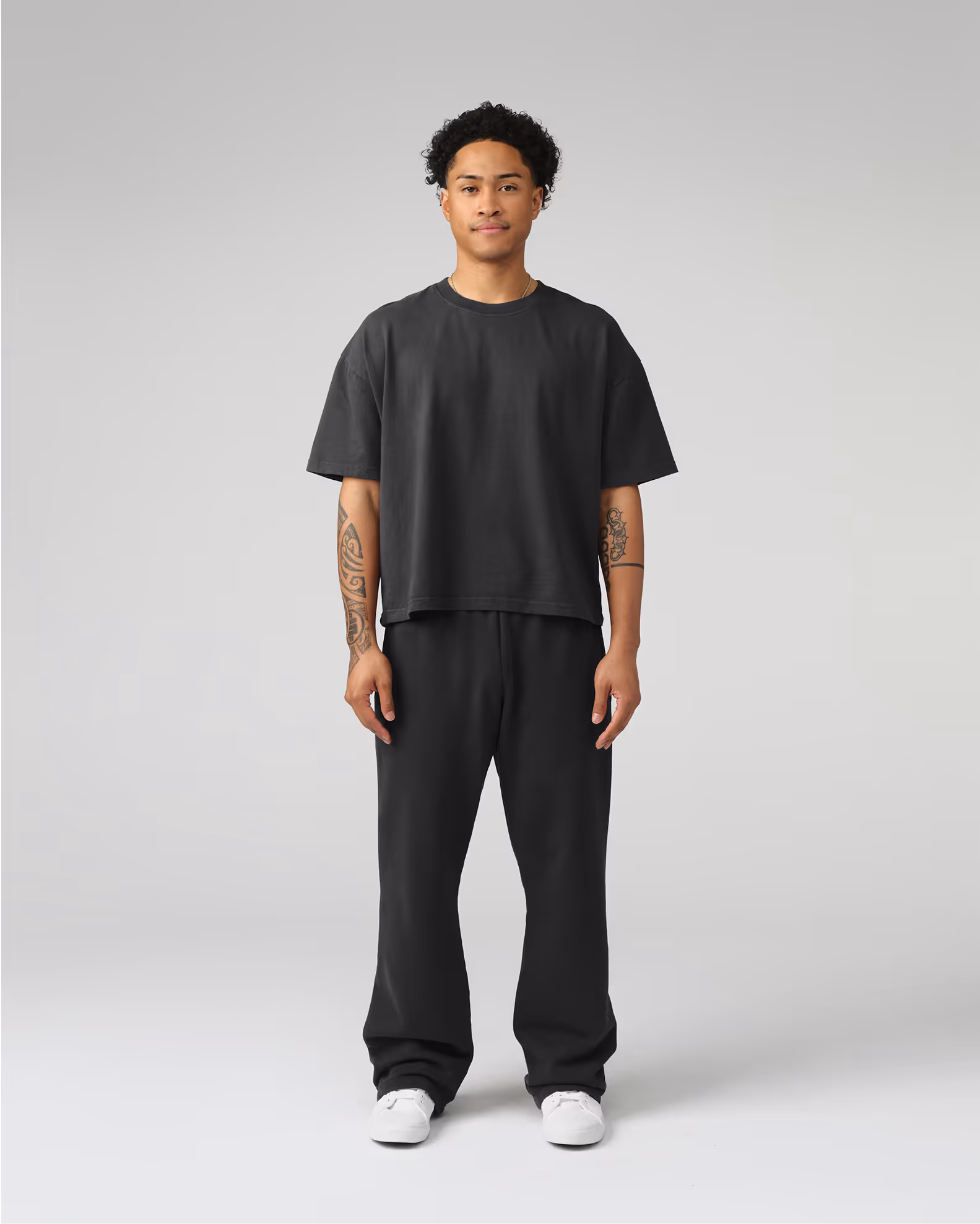 A contemporary interpretation of sweatpants with an uncuffed, straight-leg silhouette for timeless versatility. Crafted from our heavyweight organic cotton fleece with natural rubber replacement for the waistband.