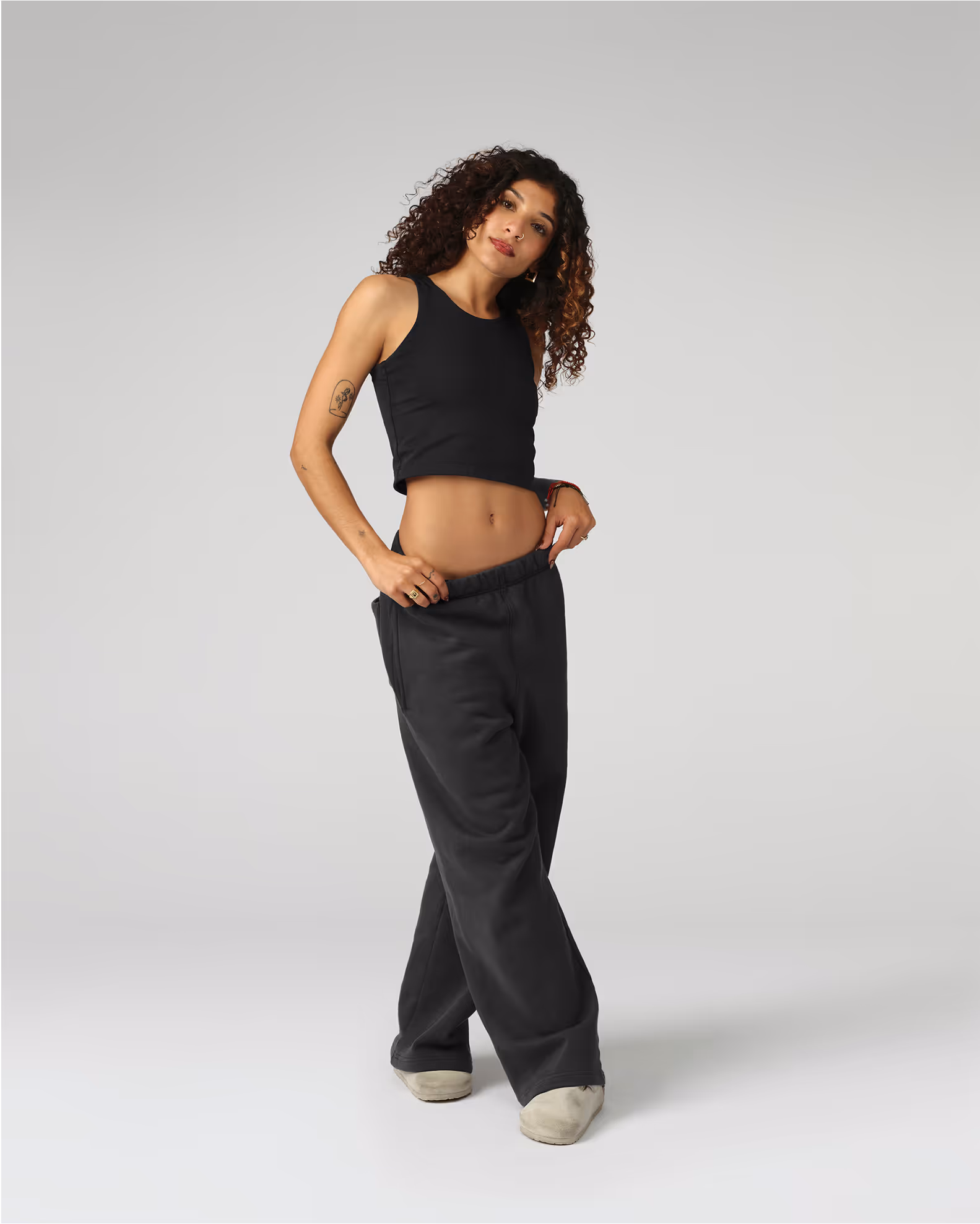 An expansive, uncuffed silhouette that maximizes volume for bold, contemporary styling. Crafted from our heavyweight organic cotton fleece with natural rubber replacement for the waistband.