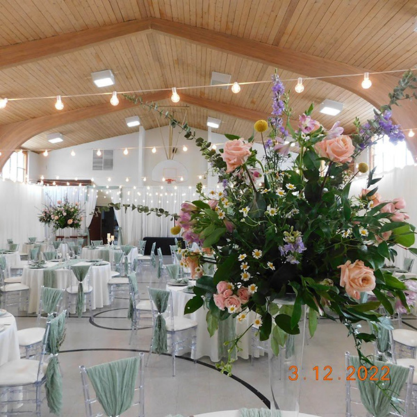 Centerpiece with roses.