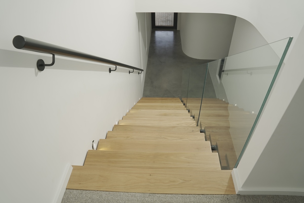 How Handrail Regulations for Stairs Are Assessed