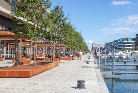 Kanaalkom met kasseien vanaf kleine ring