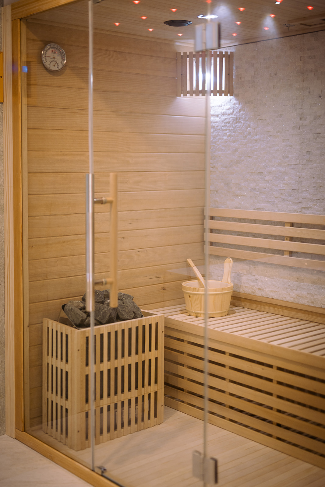 sauna privatif traditionnel de la suite selene