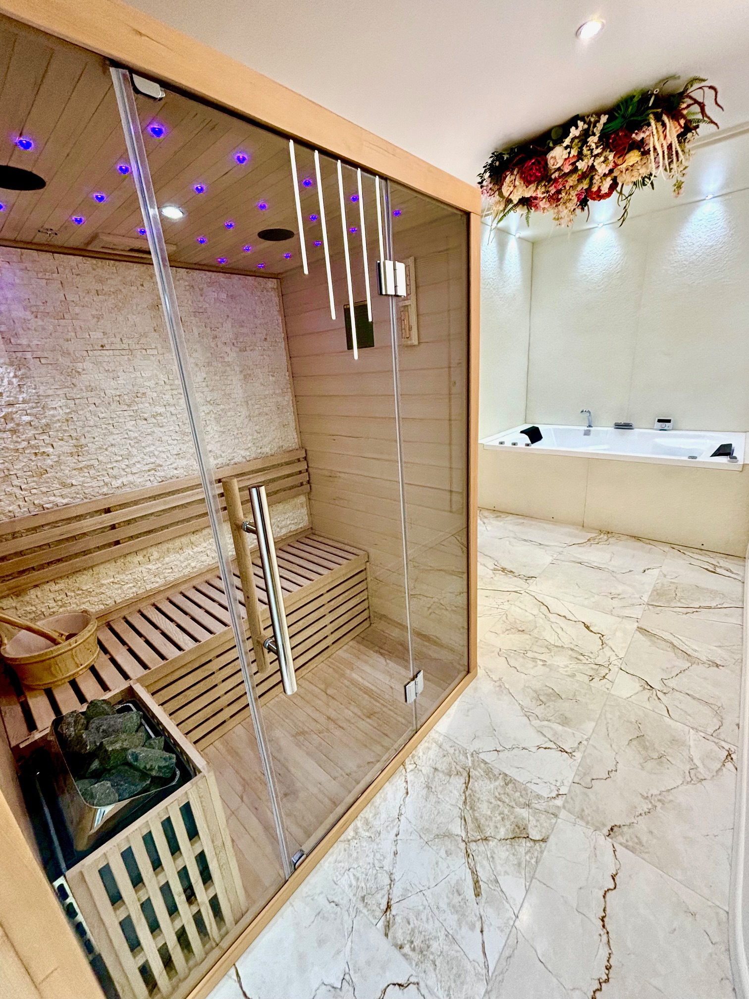 espace bien etre de la suite lyra avec sauna et balneo