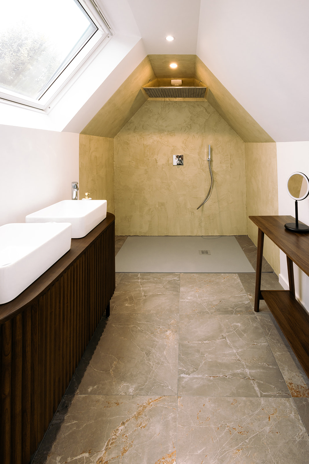 salle de bain moderne de la suite selene