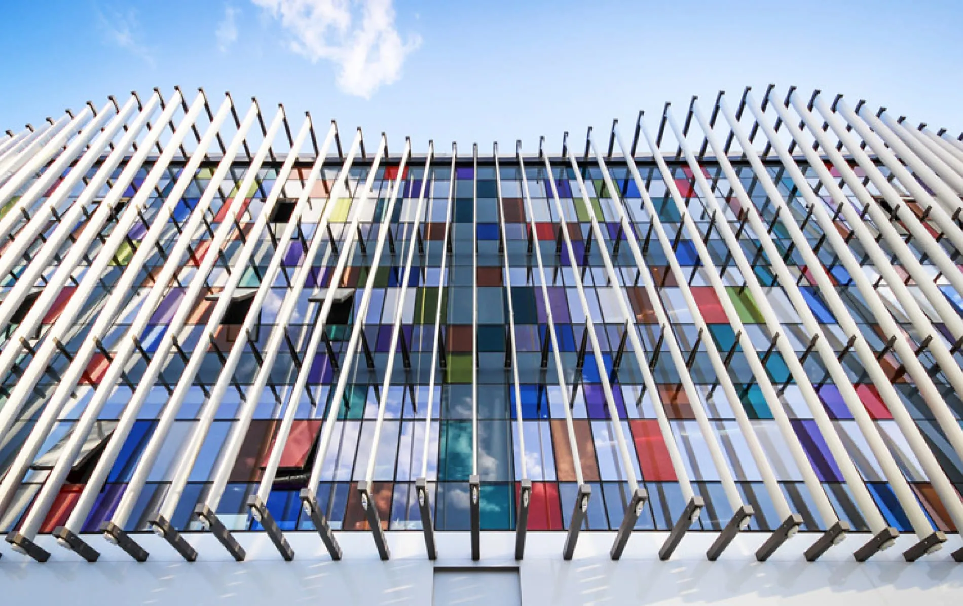 Bâtiment commercial avec solutions aluminium TPR intégrées