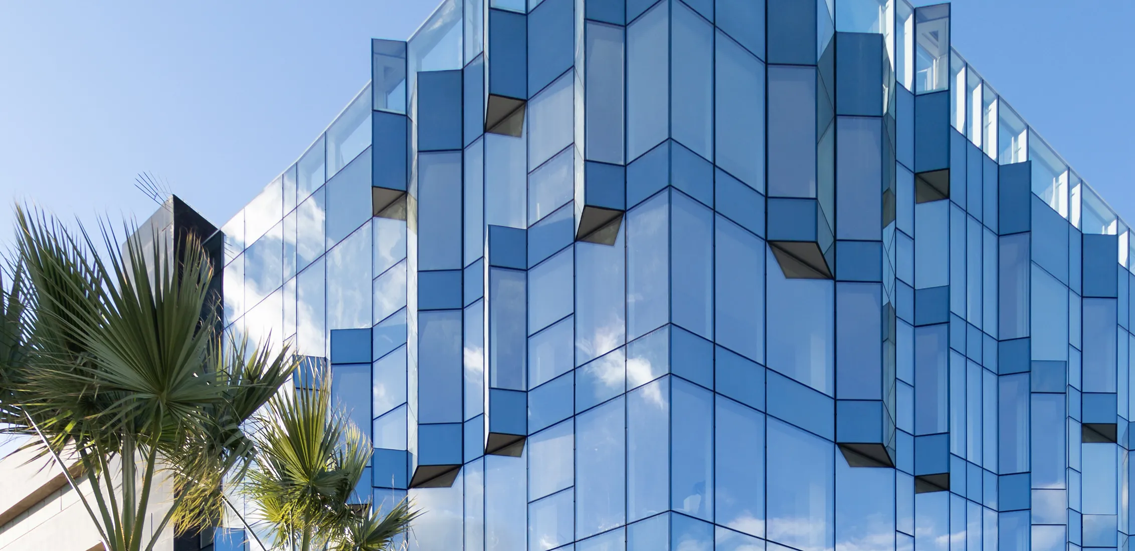 Façade contemporaine réalisée avec profilés TPR Aluminium