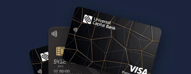 Tri crne platne kartice sa zlatnim geometrijskim linijama i natpisom Universal Capital Bank i Visa logo.