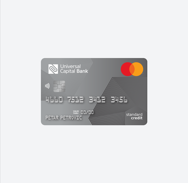 Siva kreditna kartica Universal Capital Bank sa imenom Petar Petrović, broj kartice i MasterCard logoom.