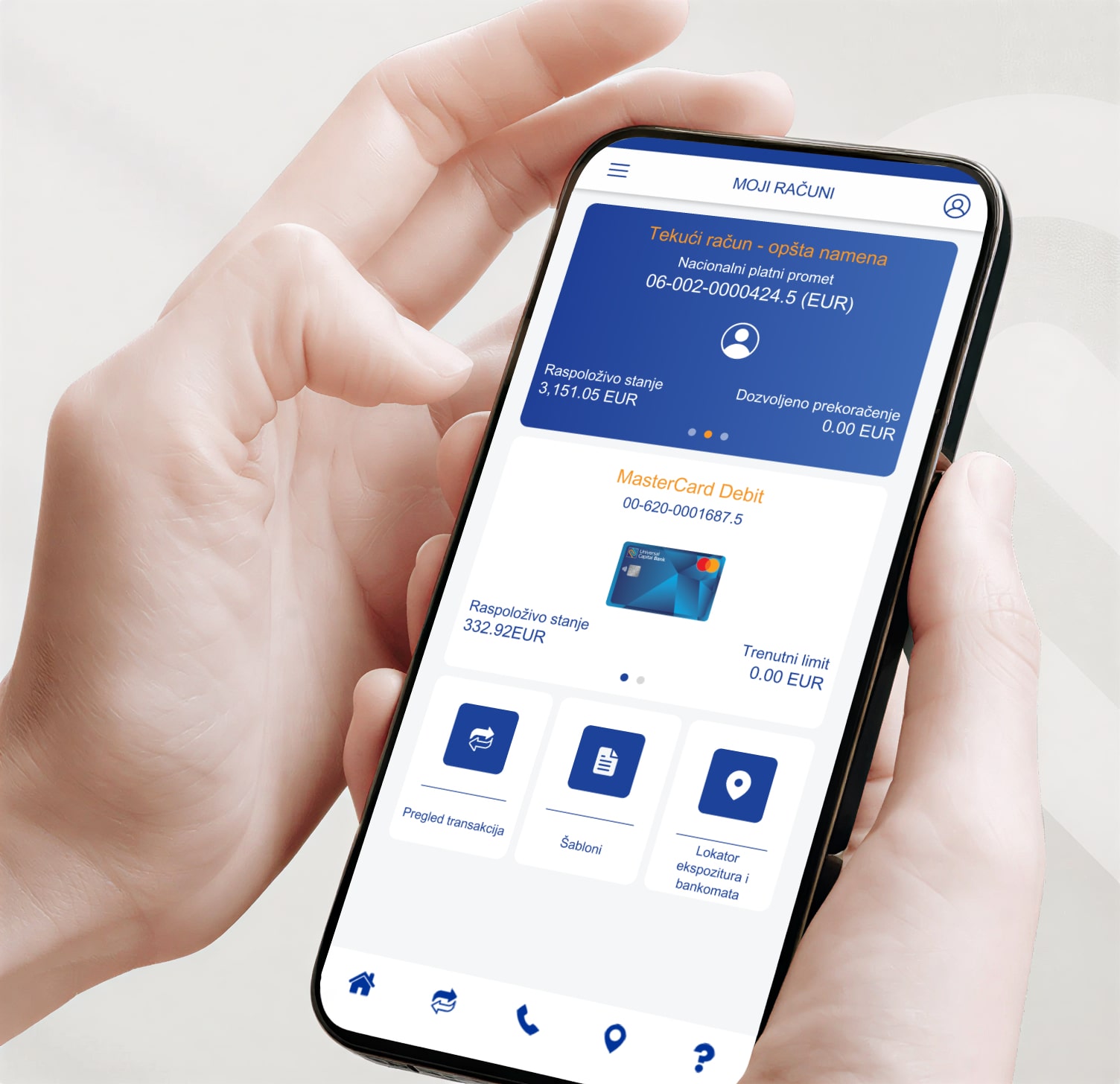 Mobilni telefon prikazuje bankarsku aplikaciju na srpskom jeziku sa informacijama o tekućem računu i MasterCard debitnoj kartici.