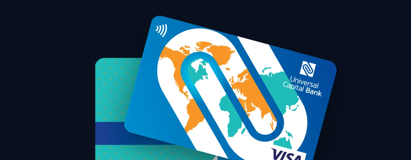 Plava VISA platna kartica Universal Capital Bank sa prikazom sveta u narandžastim i tirkiznim tonovima.