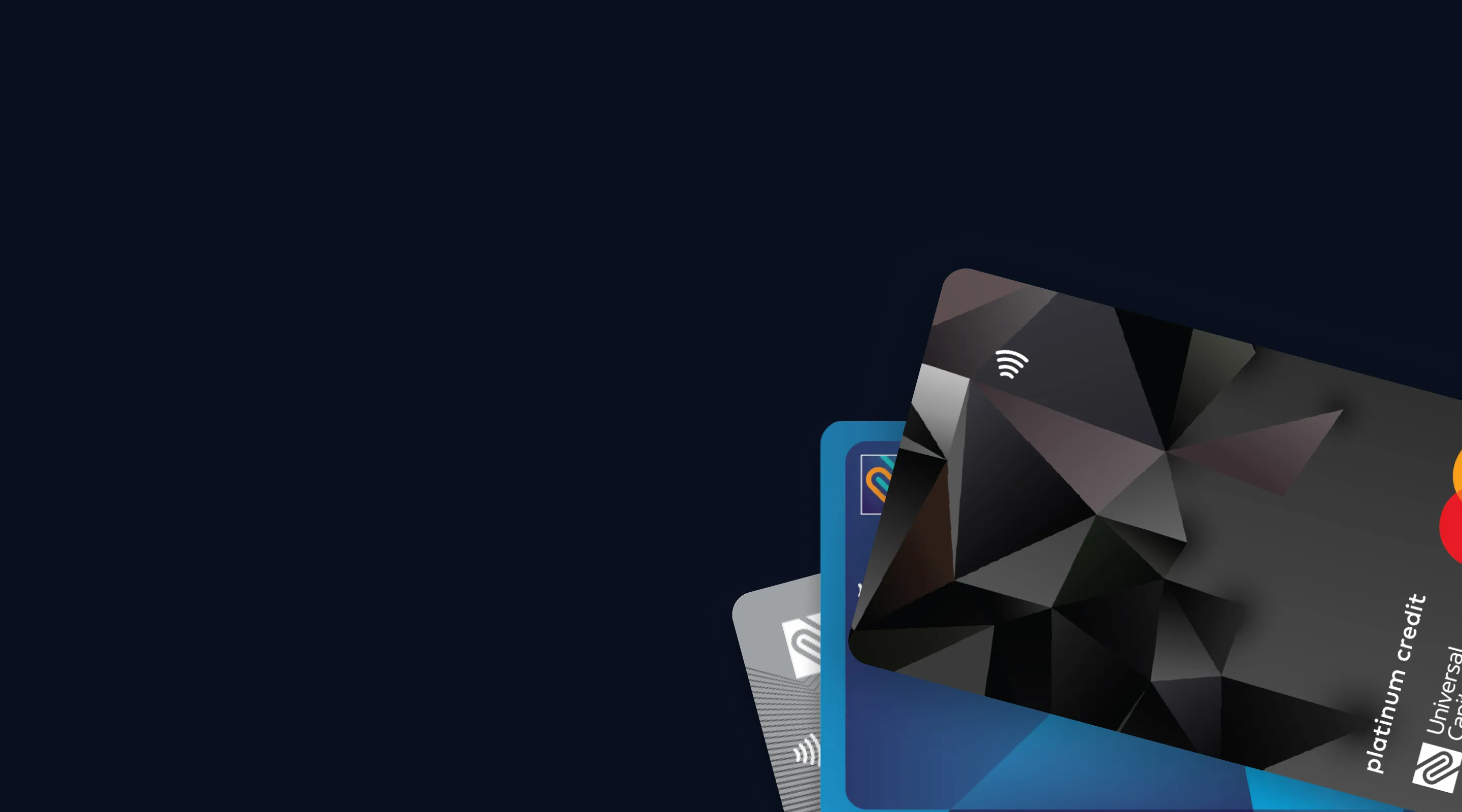 Tri platina Mastercard kreditne kartice sa kontaktless znakom na tamnoj pozadini.