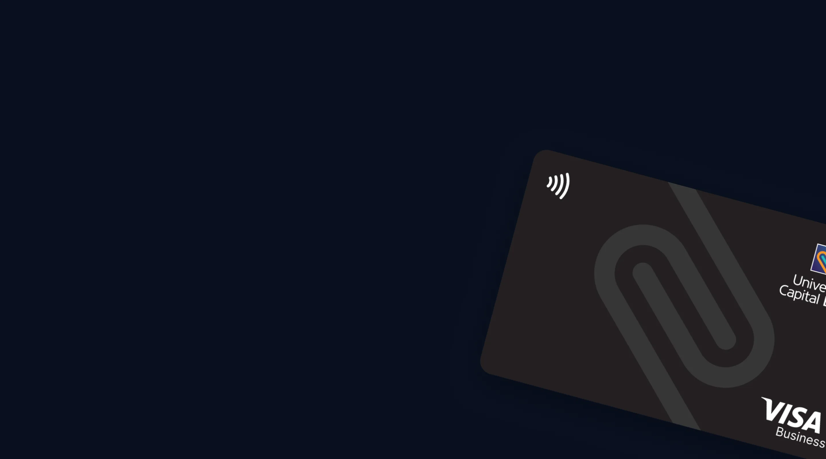 Crna VISA poslovna debitna kartica sa simbolom beskontaktnog plaćanja i logotipom Universal Capital Banke.