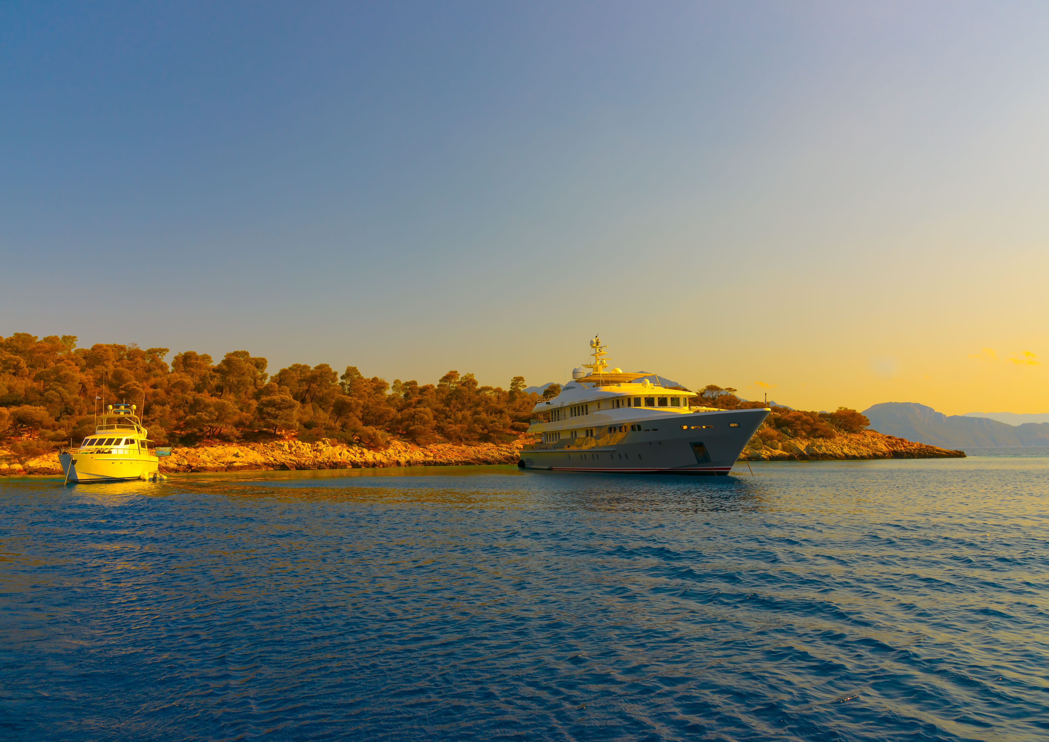 How to Choose the Right Yacht Broker for Buying or Selling a Superyacht
