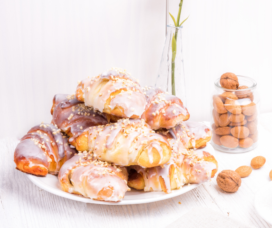 Słodka inwestycja w listopadowy nastrój – o rogalach świętomarcińskich